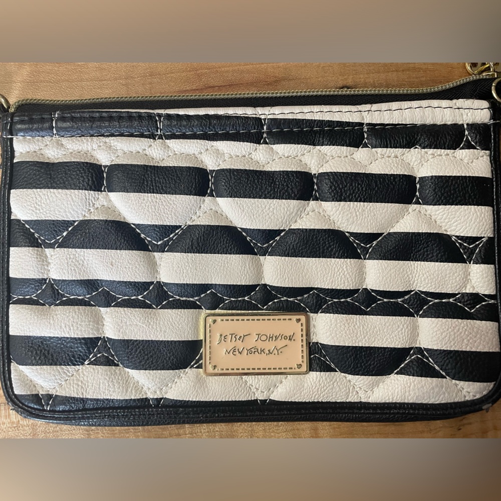 Betsy Johnson Crossbody wallet/purse